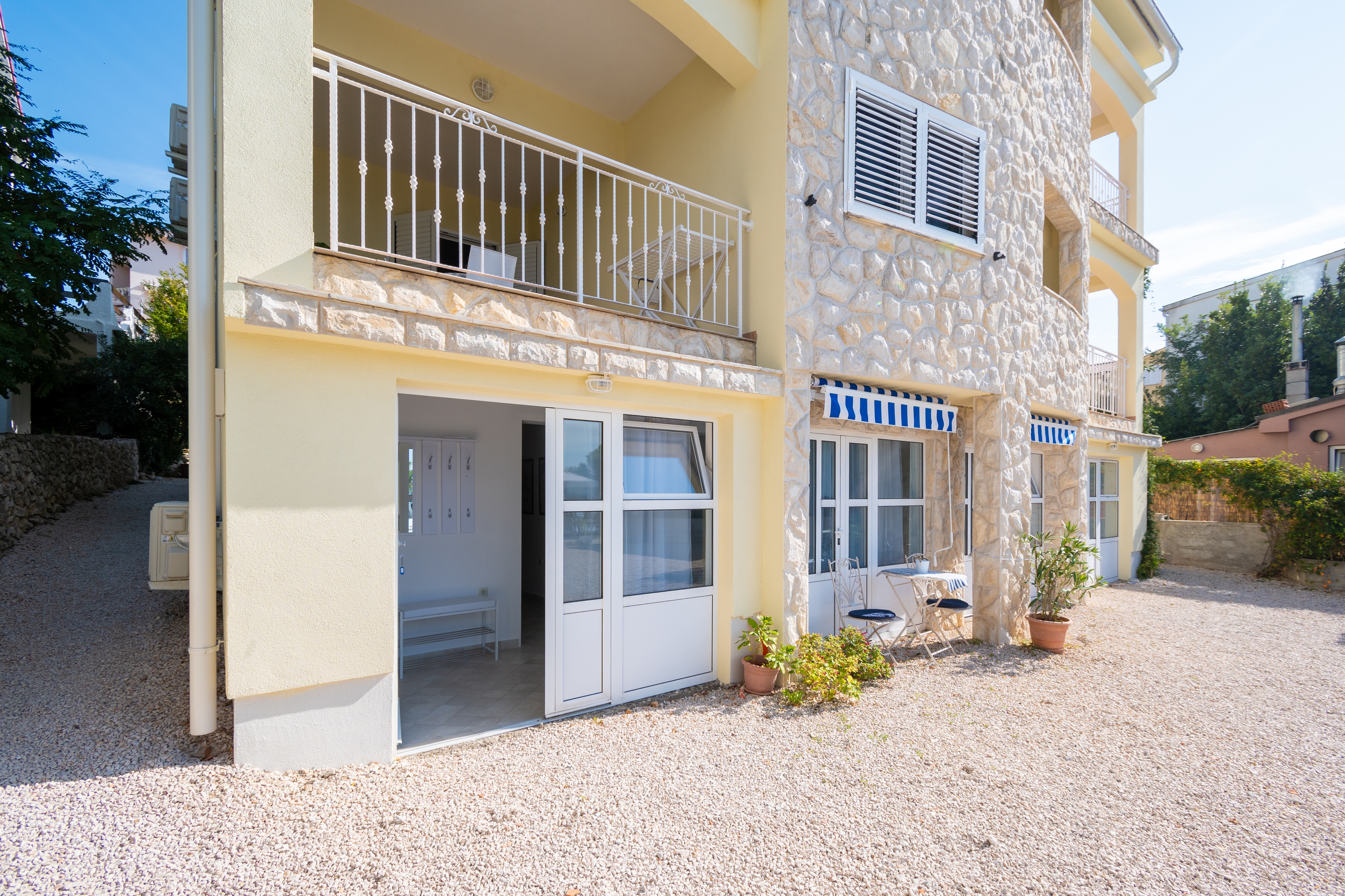 One bedroom apartment near beach Mandre, Pag  A-g
