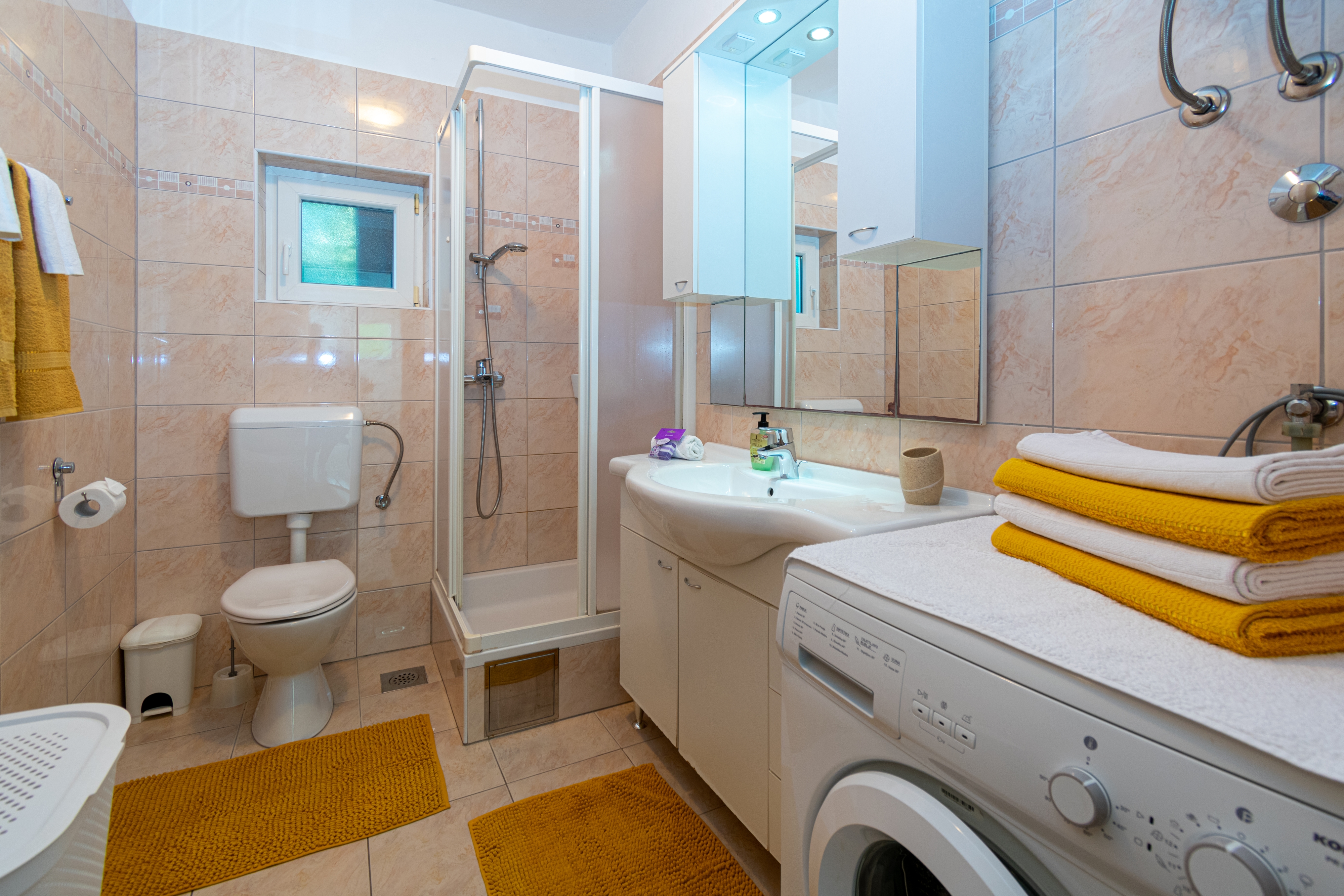 Two bedroom apartment near beach Mandre, Pag  A-a