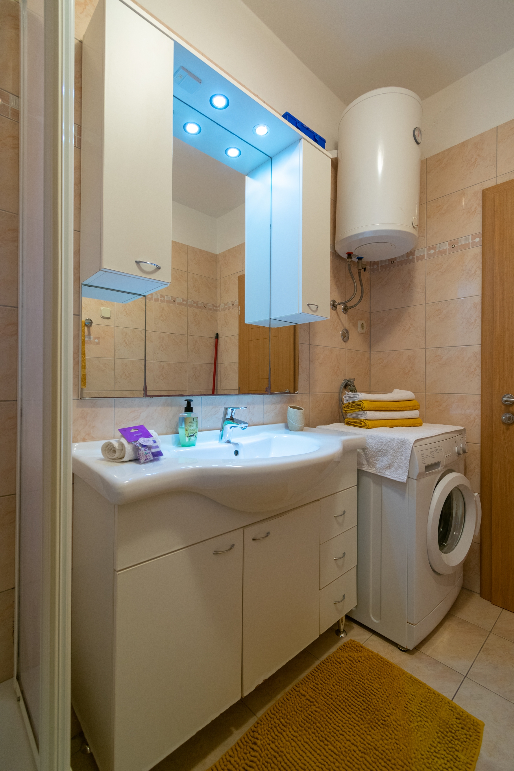Two bedroom apartment near beach Mandre, Pag  A-a
