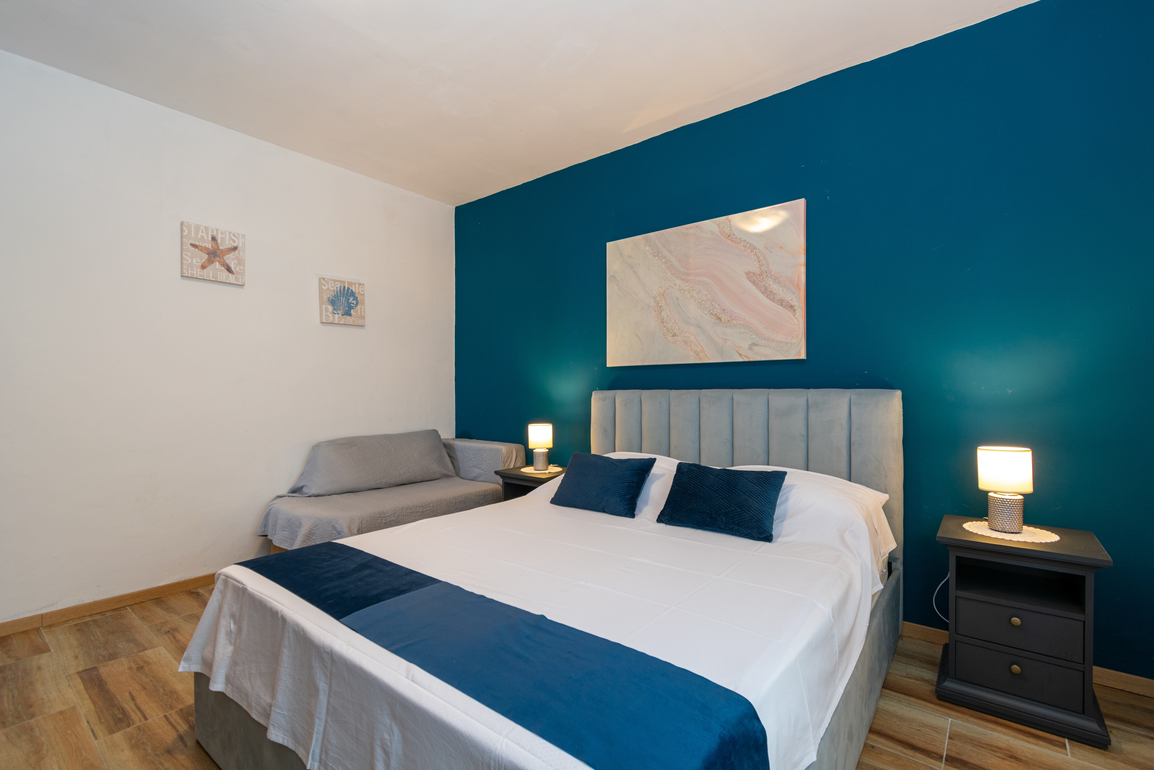 Two bedroom apartment near beach Mandre, Pag  A-a
