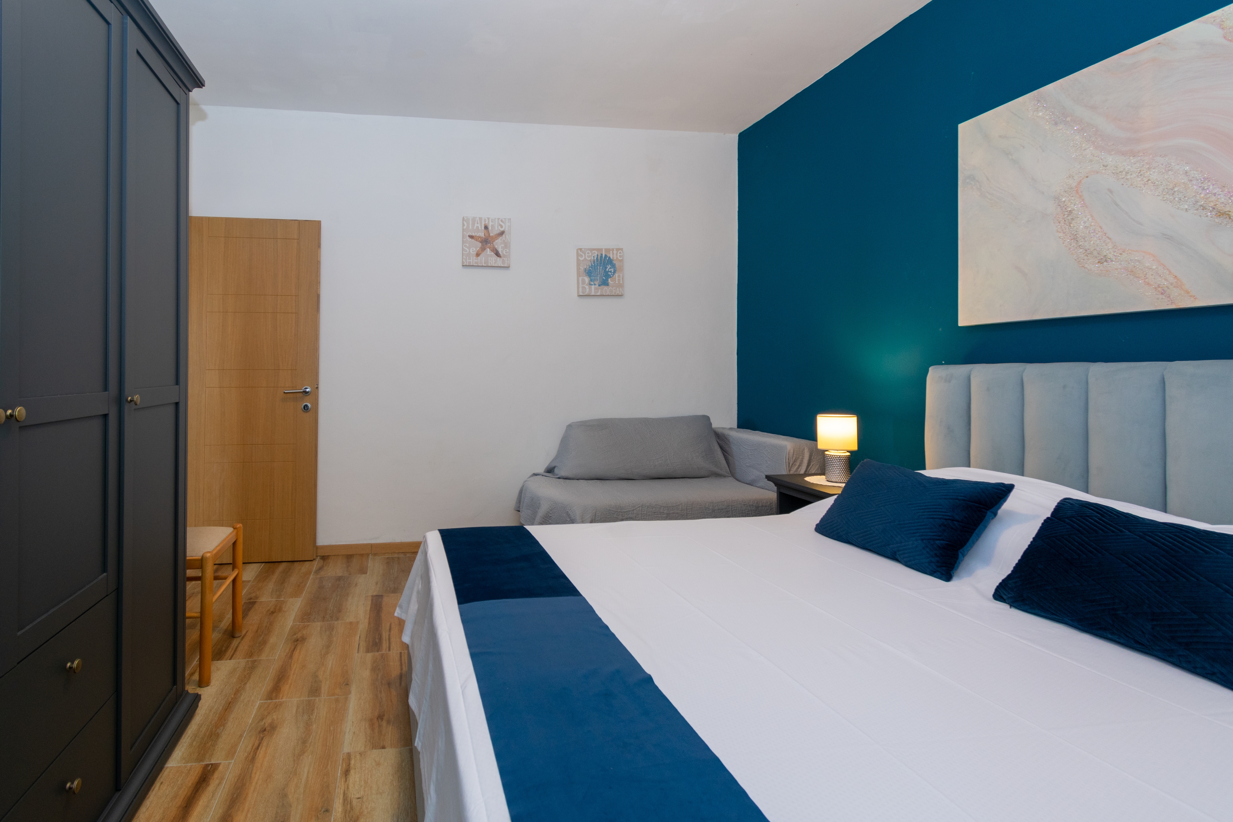 Two bedroom apartment near beach Mandre, Pag  A-a