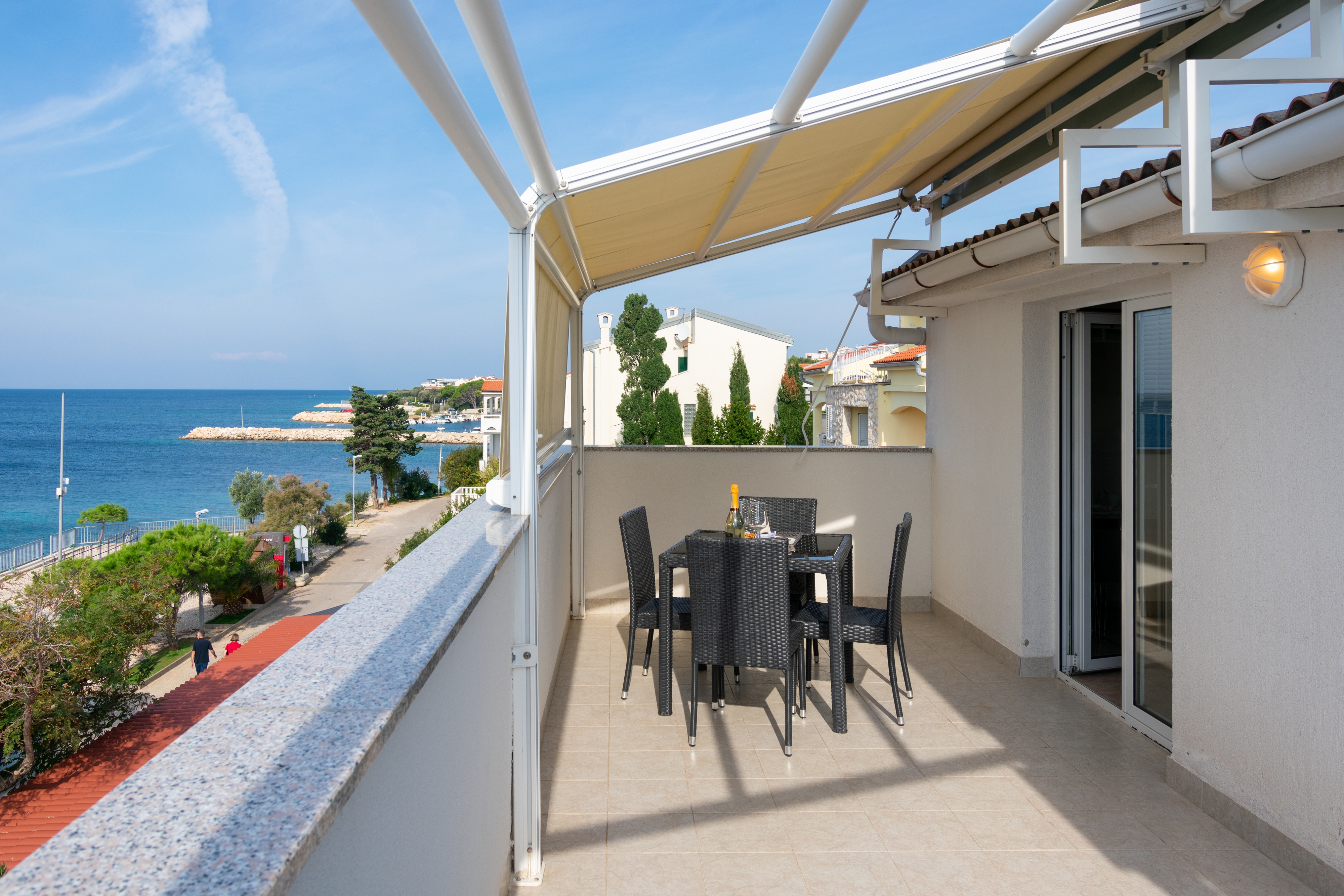 One bedroom apartment near beach Mandre, Pag  A-b