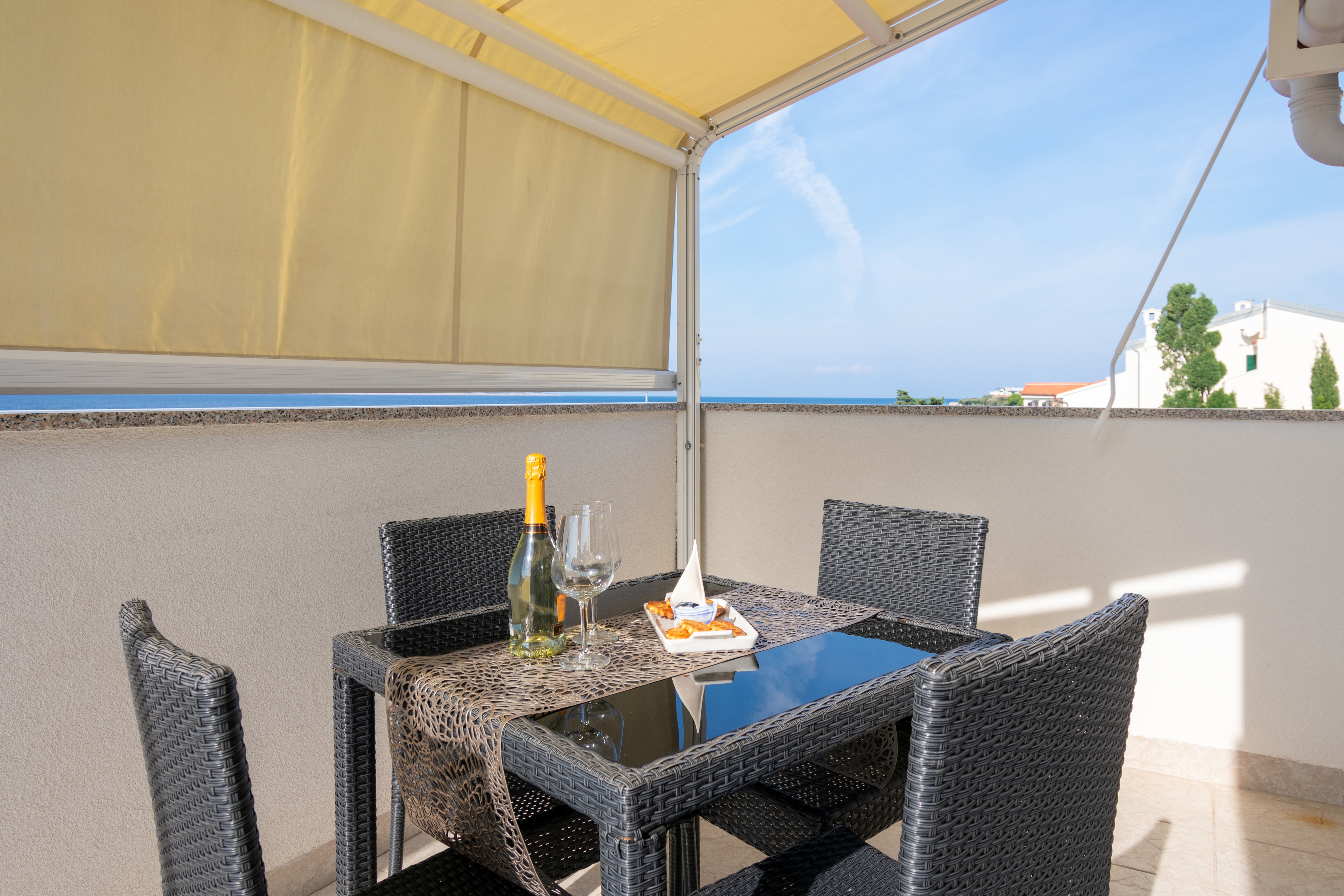 One bedroom apartment near beach Mandre, Pag  A-b