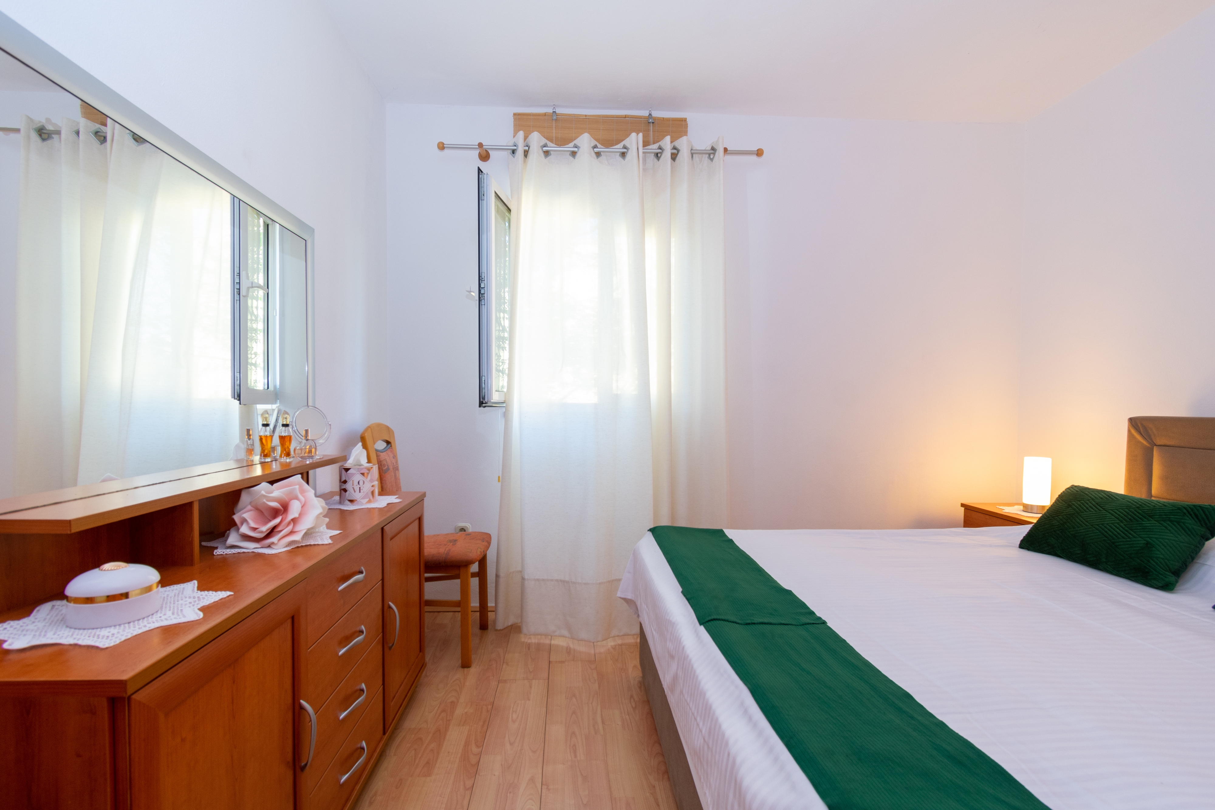 Two bedroom apartment near beach Mandre, Pag  A-d