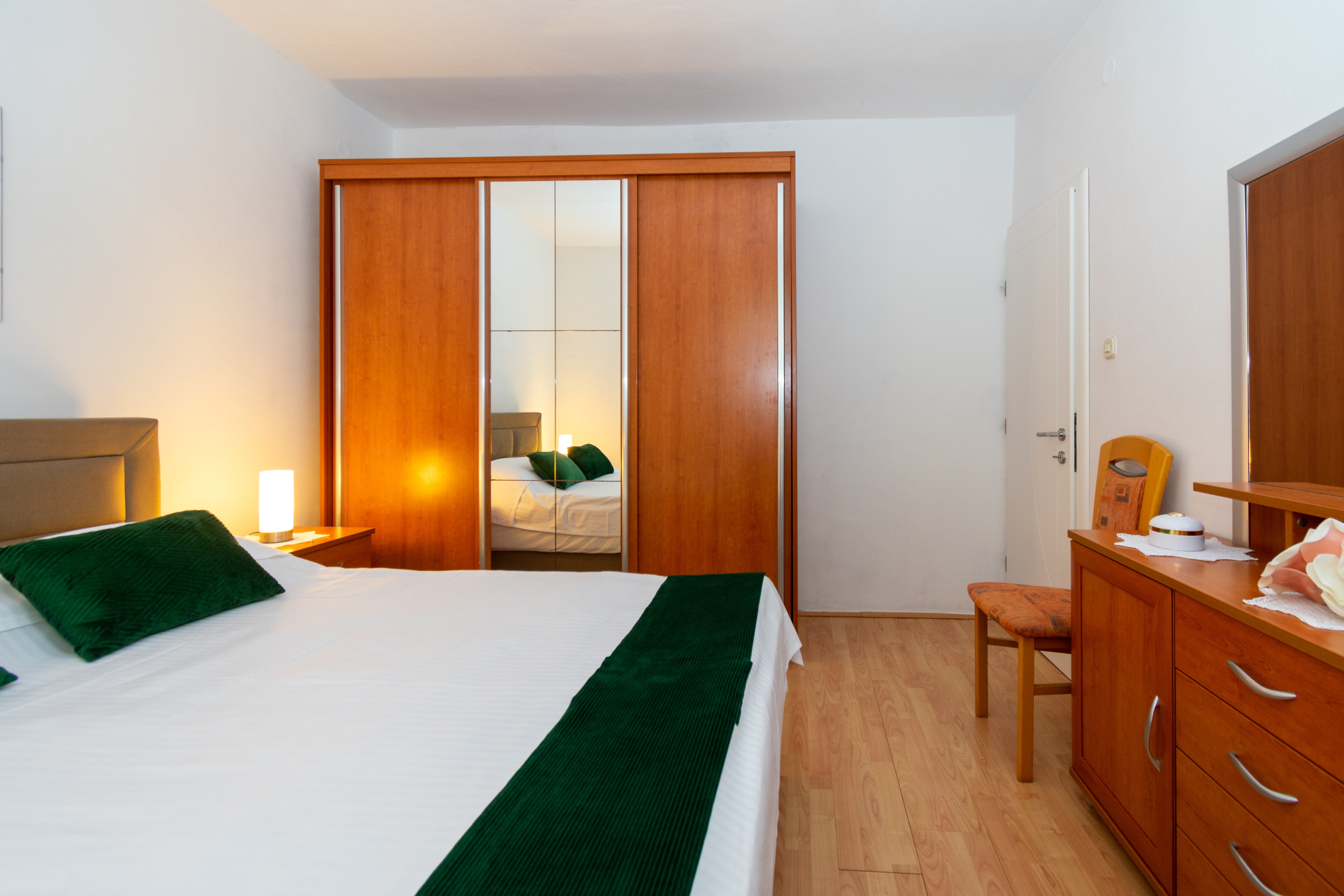 Two bedroom apartment near beach Mandre, Pag  A-d