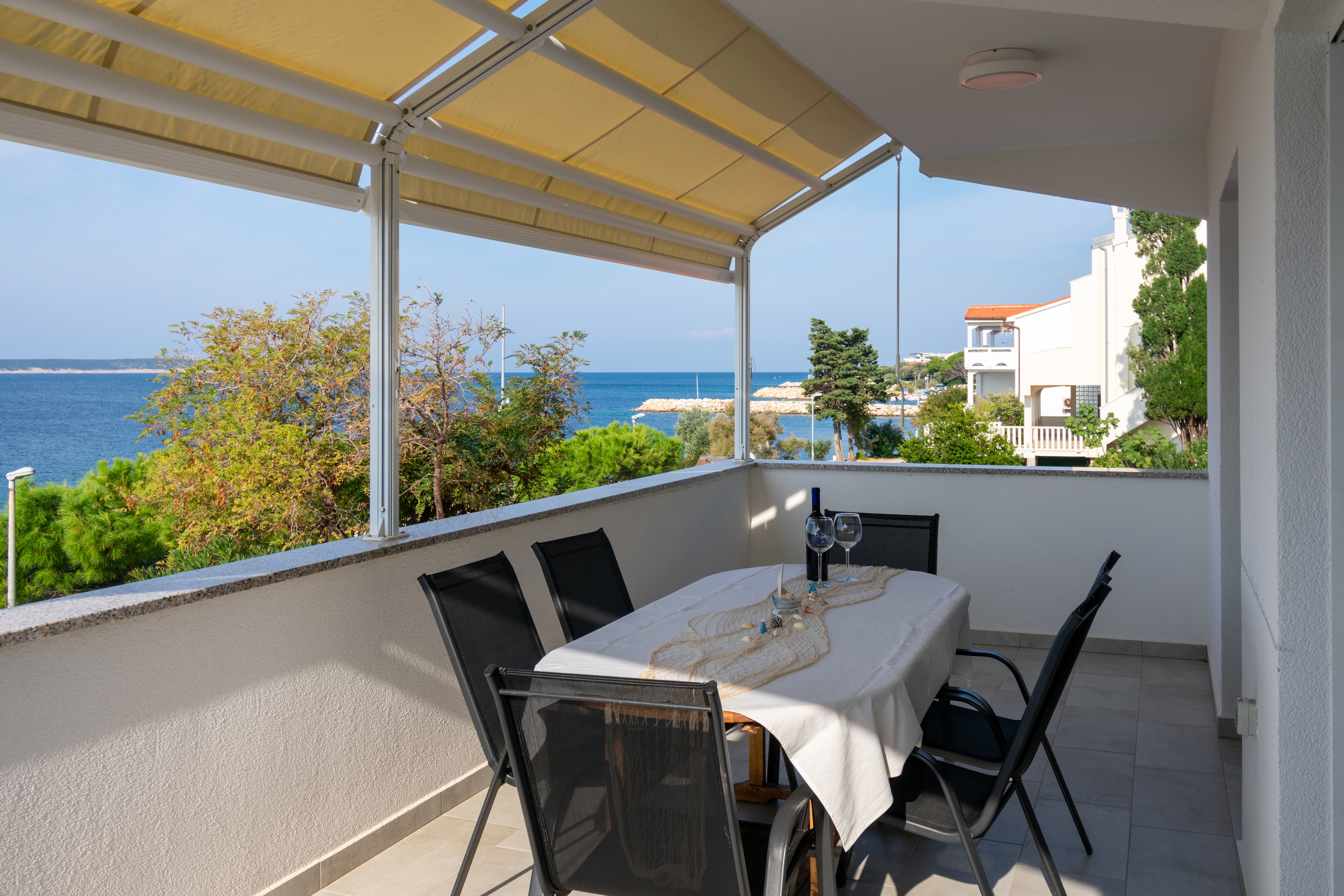 Two bedroom apartment near beach Mandre, Pag  A-d