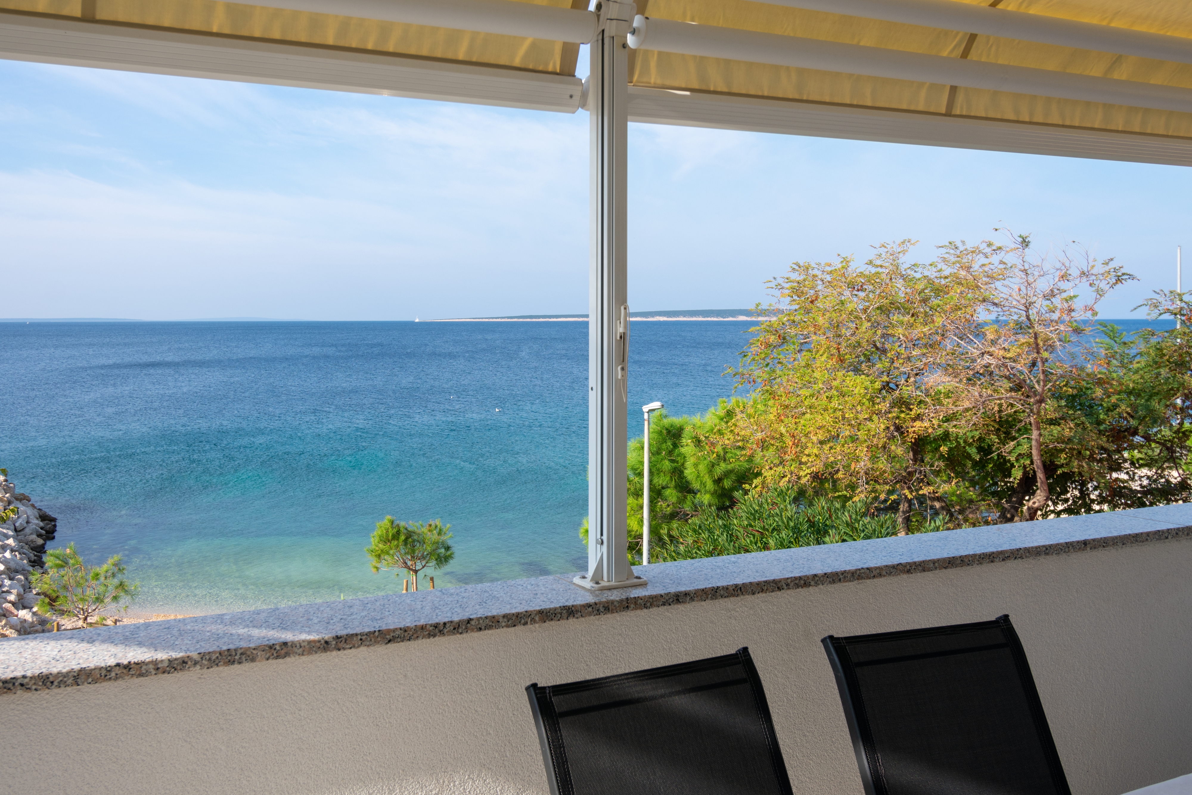 Two bedroom apartment near beach Mandre, Pag  A-d