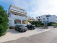 Mandre, Pag, Objekt 4093 - Apartmaji v bližini morja s prodnato plažo.