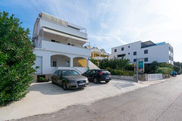 Mandre, Pag, Objekt 4093 - Apartmaji v bližini morja s prodnato plažo.