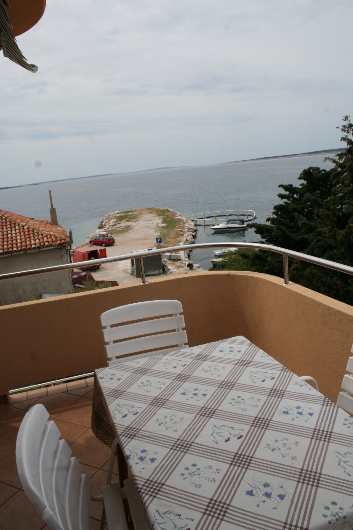 Two bedroom apartment near beach Mandre, Pag  A-a