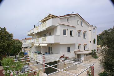 Mandre, Pag, Propiedad 4098 - Apartamentos near sea with pebble beach.