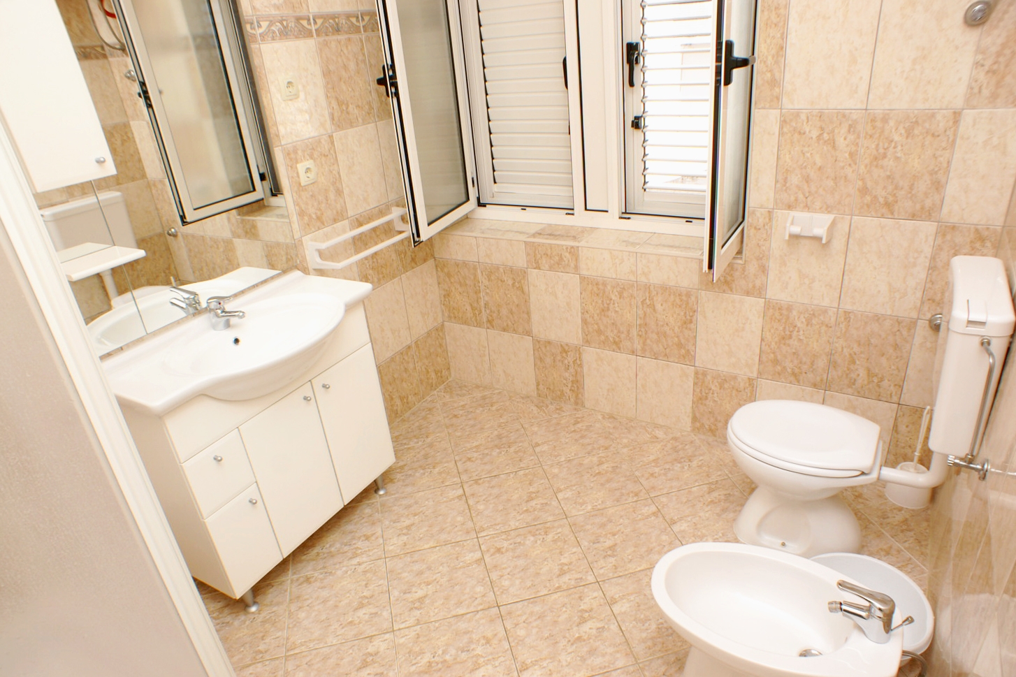 One bedroom apartment near beach Kustići, Pag  A-d