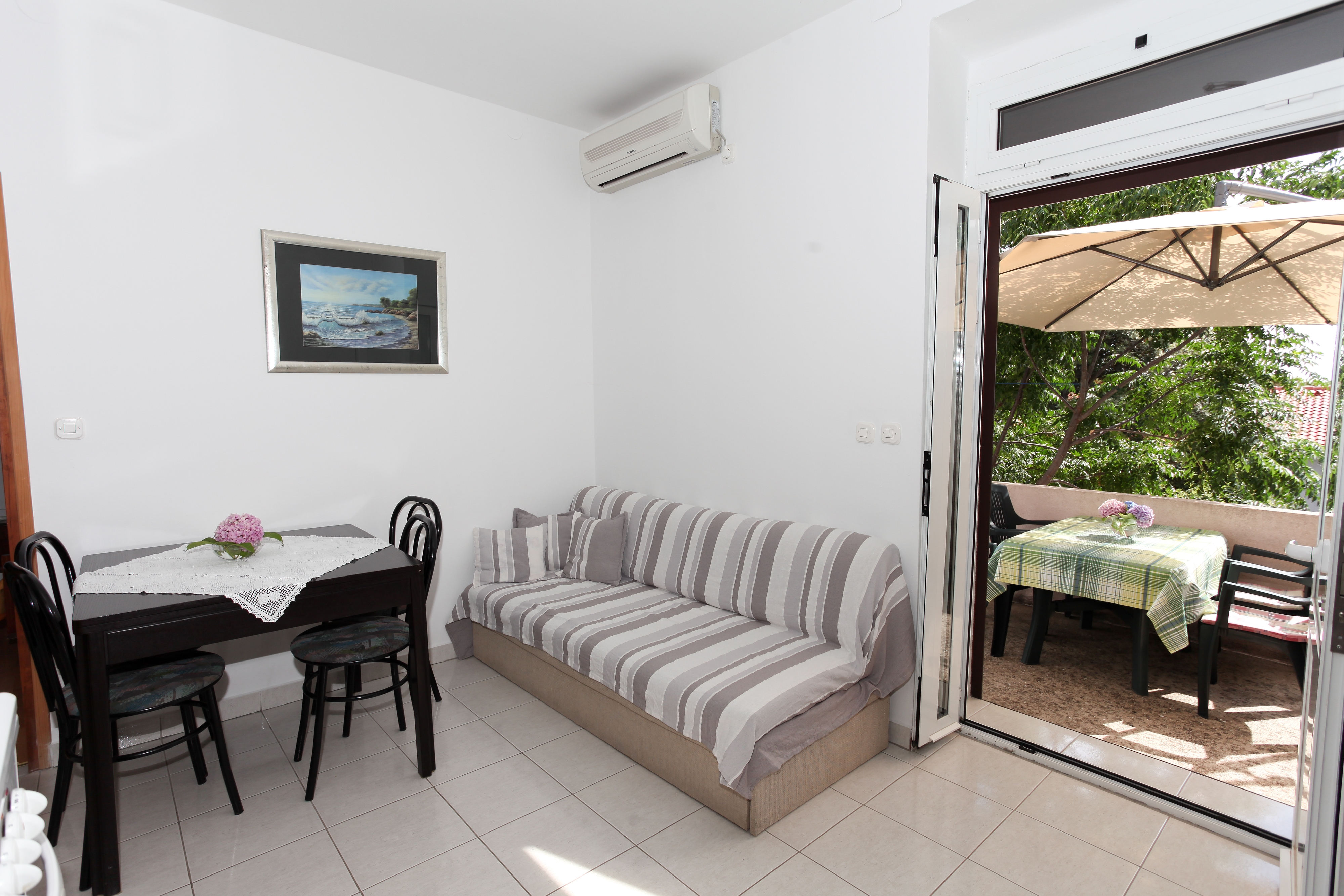 Two bedroom apartment with air-conditioning Mandre, Pag (A-4105-a)