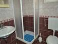 Ванная комната Stara Novalja, Ванная комната в размещении типа studio-apartment, Домашние животные допускаются и WiFi.