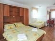 Caska, Dormitorio in the studio-apartment, air condition available, (pet friendly) y WiFi.