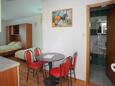 Caska, Dining room in the studio-apartment, (pet friendly) and WiFi.