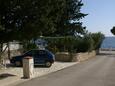 Novalja, Pag, Parkeerplaats 4114 - Appartementen near sea with pebble beach.