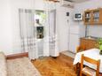 Jídelna Metajna, Jídelna v ubytování typu apartment, s klimatizací a WiFi.