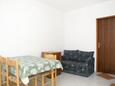 Jídelna Metajna, Jídelna v ubytování typu apartment, s klimatizací a WiFi.