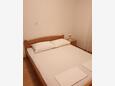 Metajna, Bedroom in the apartment, air condition available and WiFi.