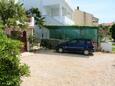 Mandre, Pag, Parking 4123 - Appartement à proximité de la mer avec une plage de galets.