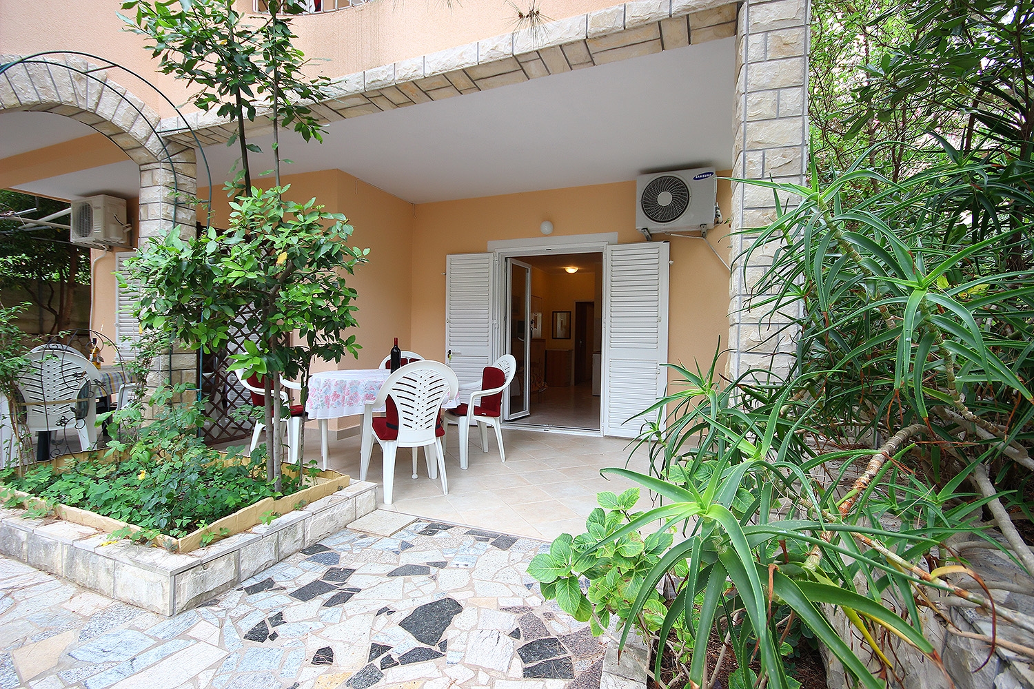One bedroom apartment with terrace Novalja (Pag) (A-4124-d)