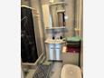 Bathroom Metajna, Bathroom in the apartment, (pet friendly) and WiFi.