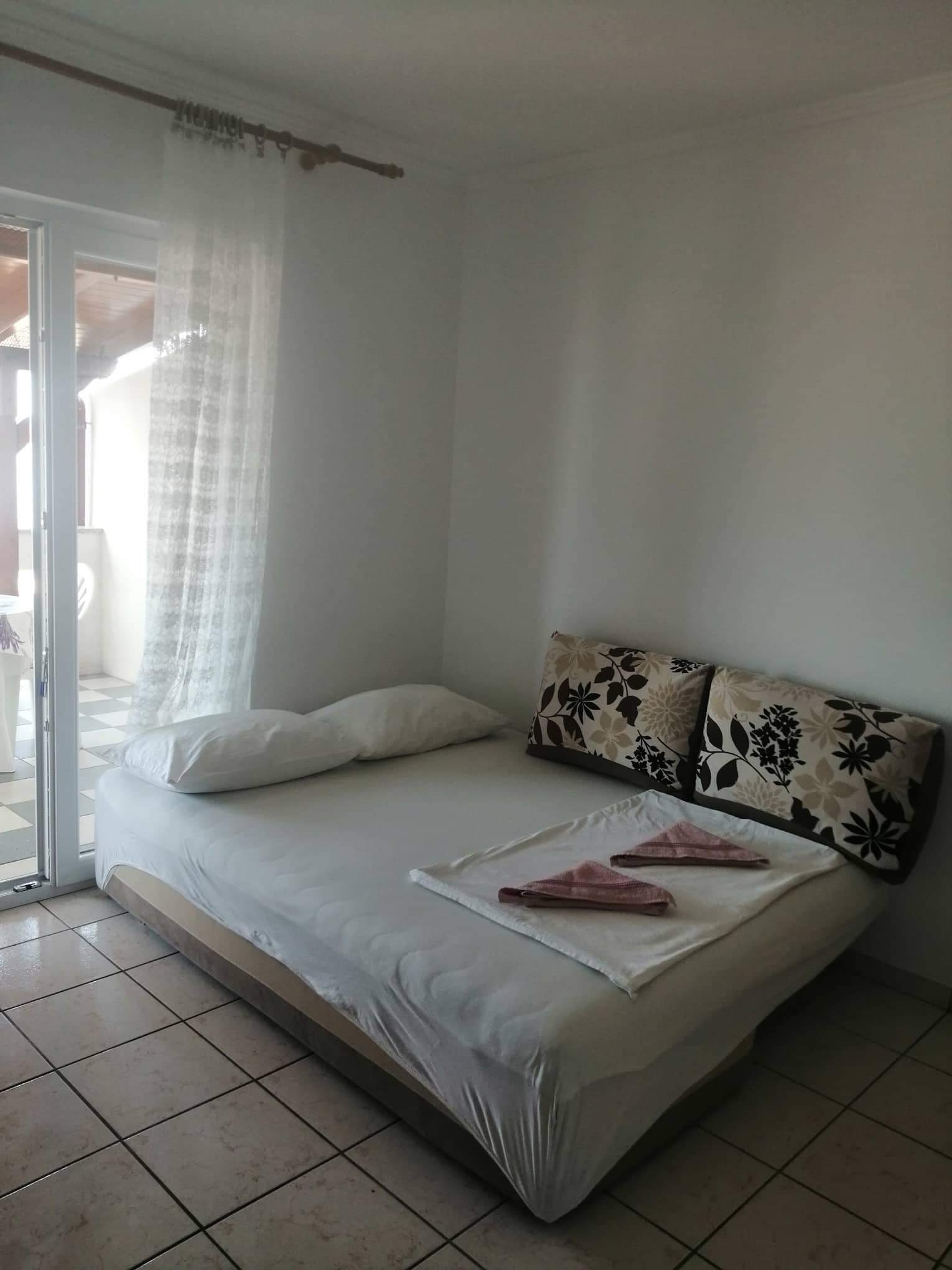 One bedroom apartment near beach Kustići, Pag (A-4129-a)