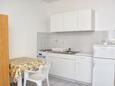 Kustići, Kitchen in the apartment, (pet friendly) and WiFi.