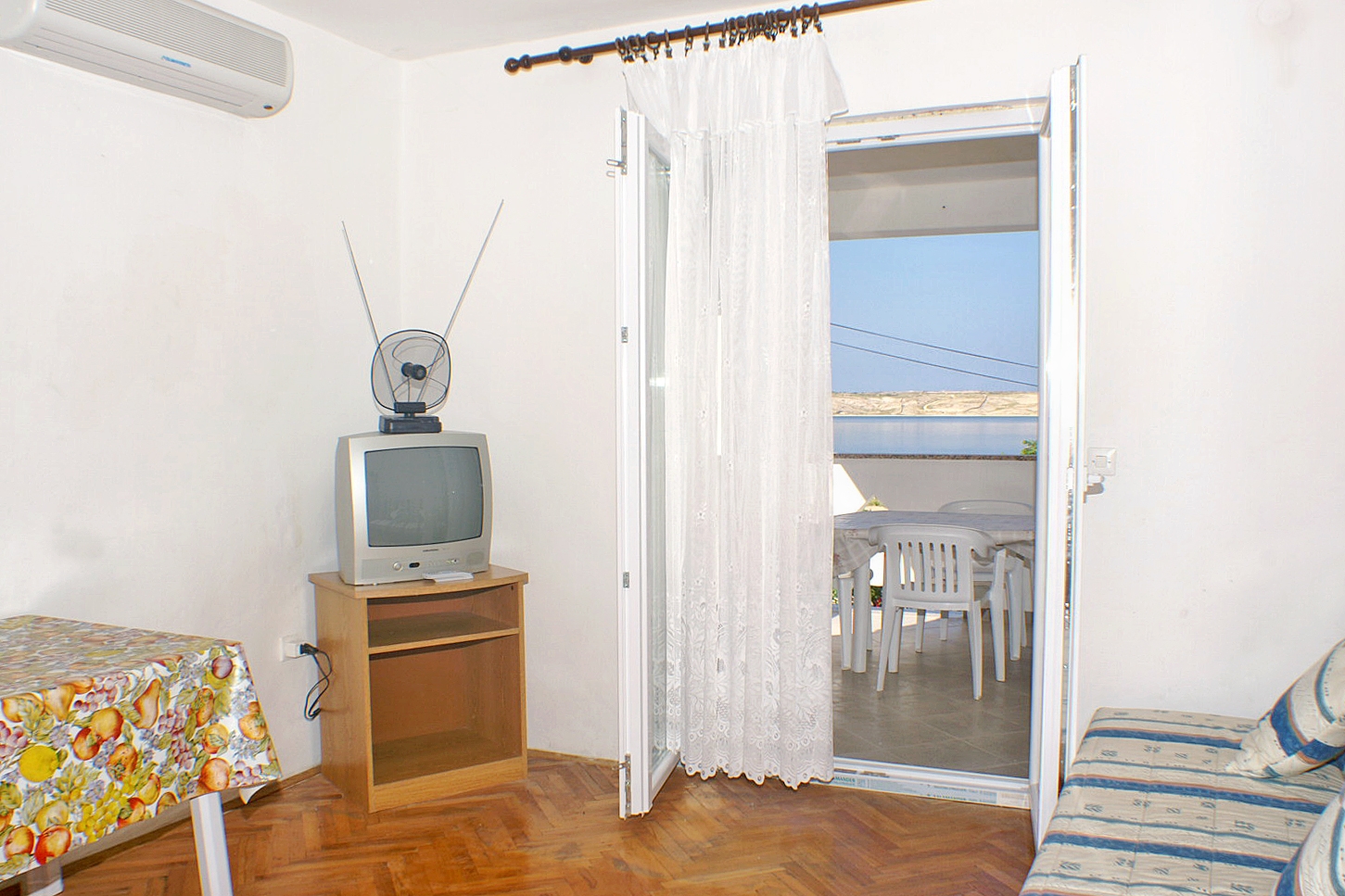 One bedroom apartment near beach Kustići, Pag (A-4129-c) One bedroom apartment near beach Kustići, Pag (A-4129-c)