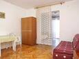 Kustići, Dining room in the studio-apartment, (pet friendly) and WiFi.