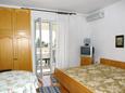 Ložnice Kustići, Ložnice v ubytování typu studio-apartment, s klimatizací a domácí mazlíčci povoleni.