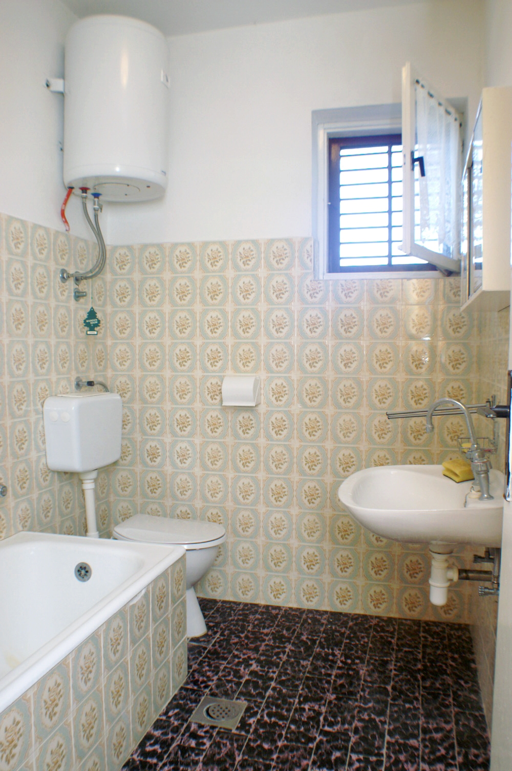 Two bedroom apartment with balcony and sea view Vlašići, Pag  A-a