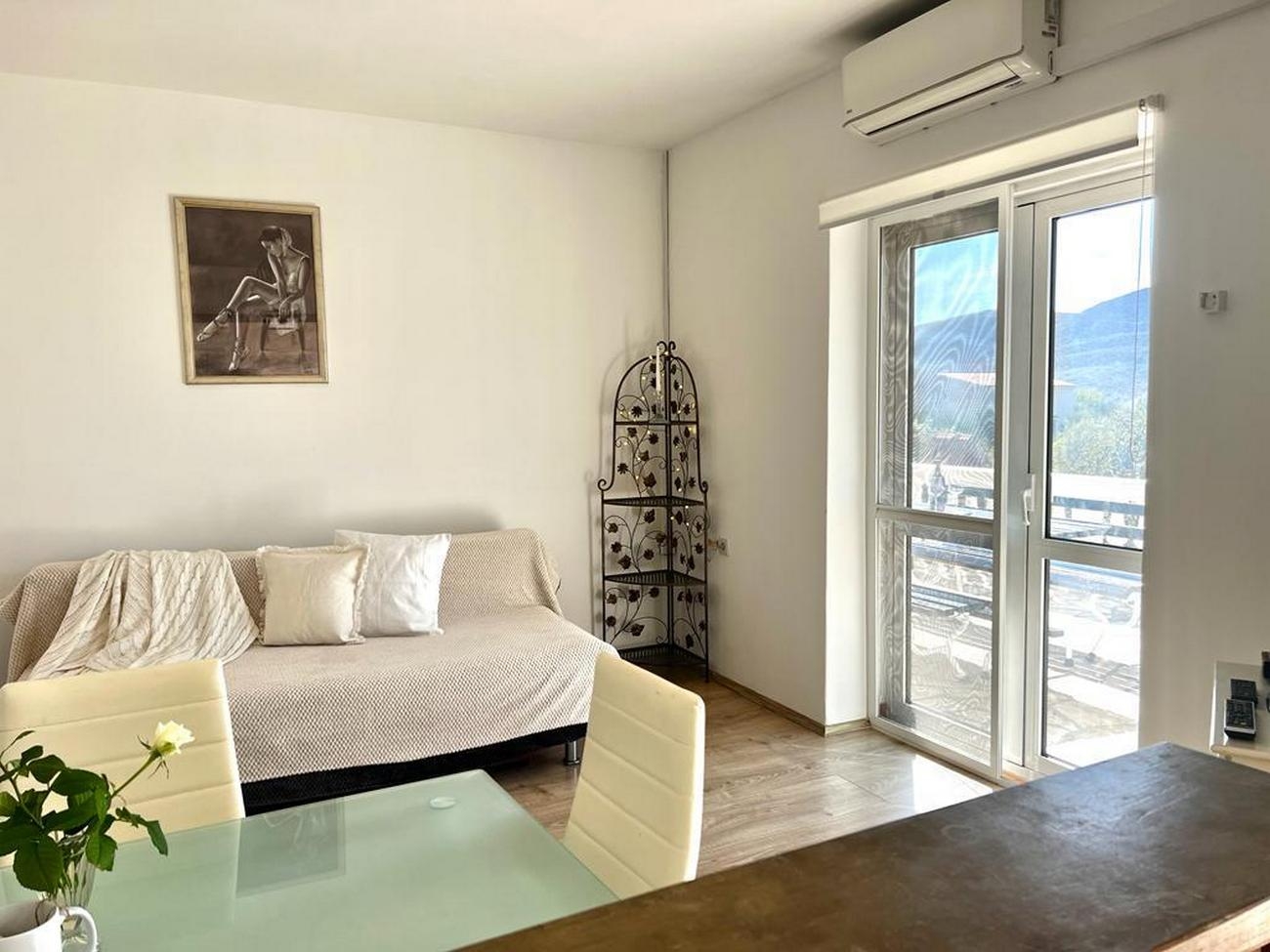Two bedroom apartment with terrace Vlašići, Pag (A-4139-a) Two bedroom apartment with terrace Vlašići, Pag (A-4139-a)