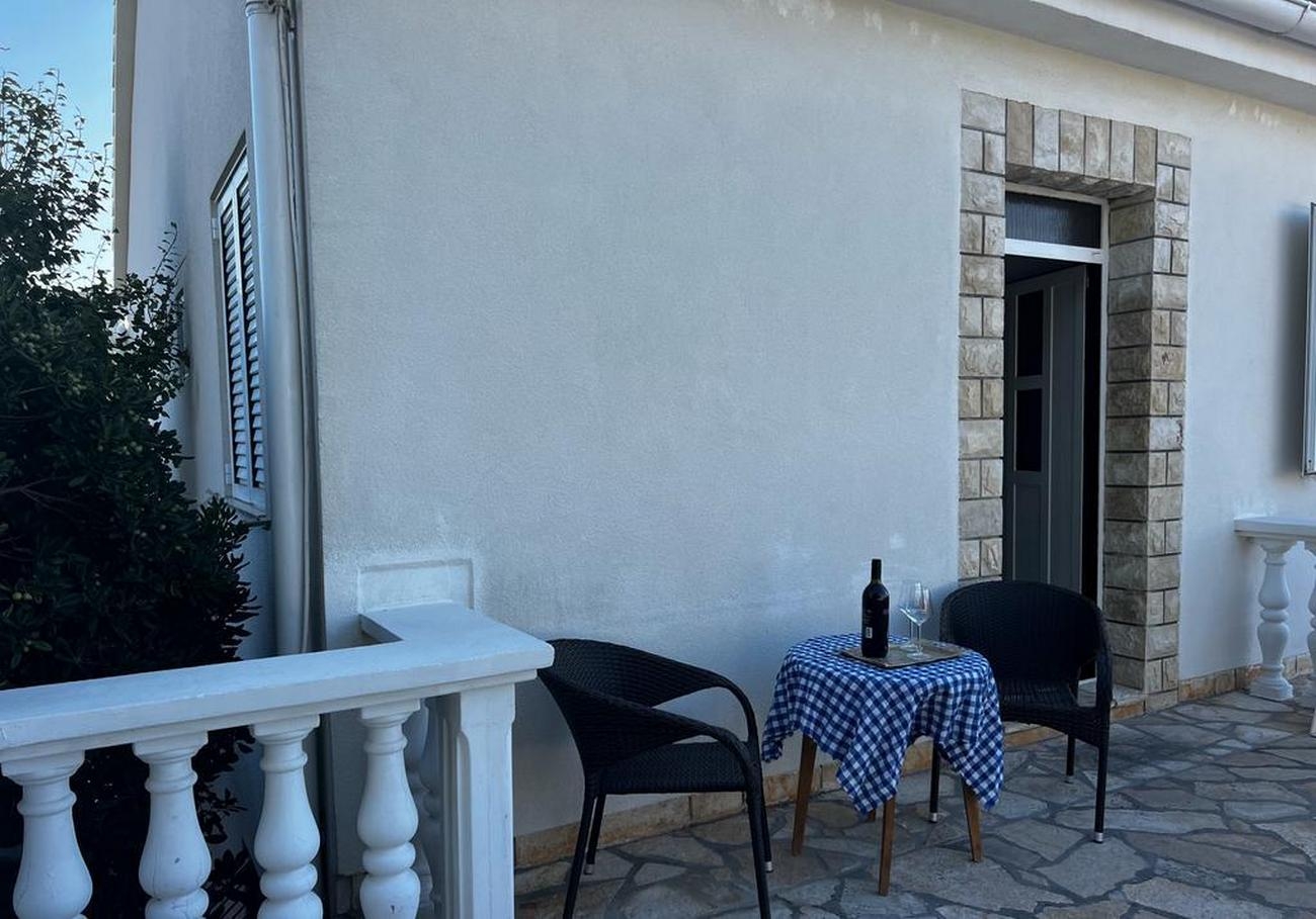 One bedroom apartment with terrace Vlašići, Pag (A-4139-b) One bedroom apartment with terrace Vlašići, Pag (A-4139-b)