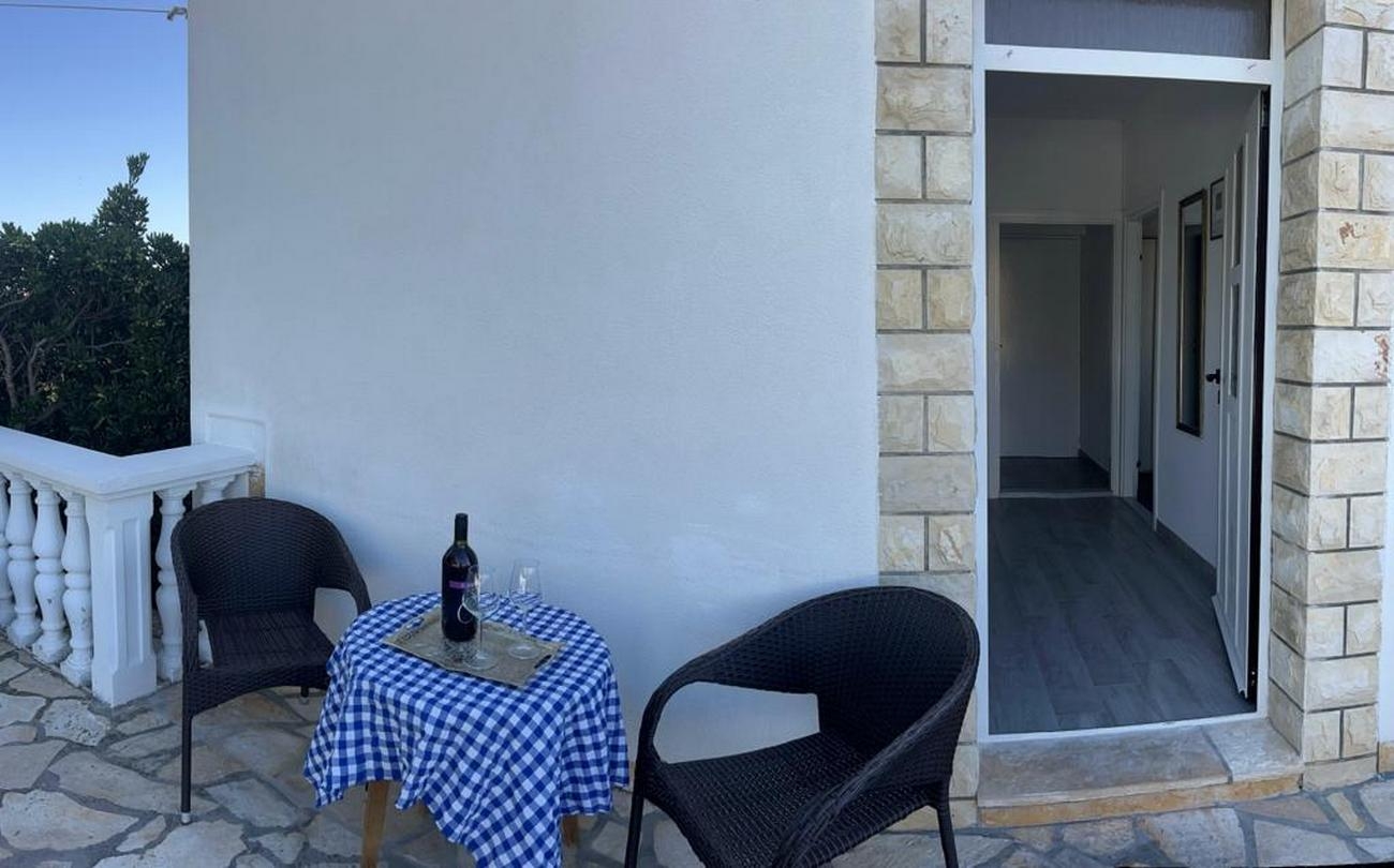 One bedroom apartment with terrace Vlašići, Pag  A-b