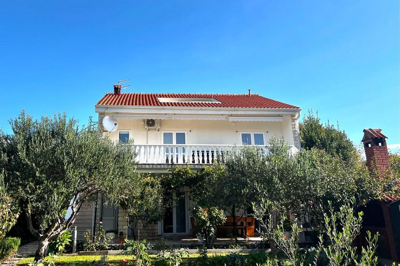 Two bedroom apartment with terrace Vlašići, Pag (A-4139-a)