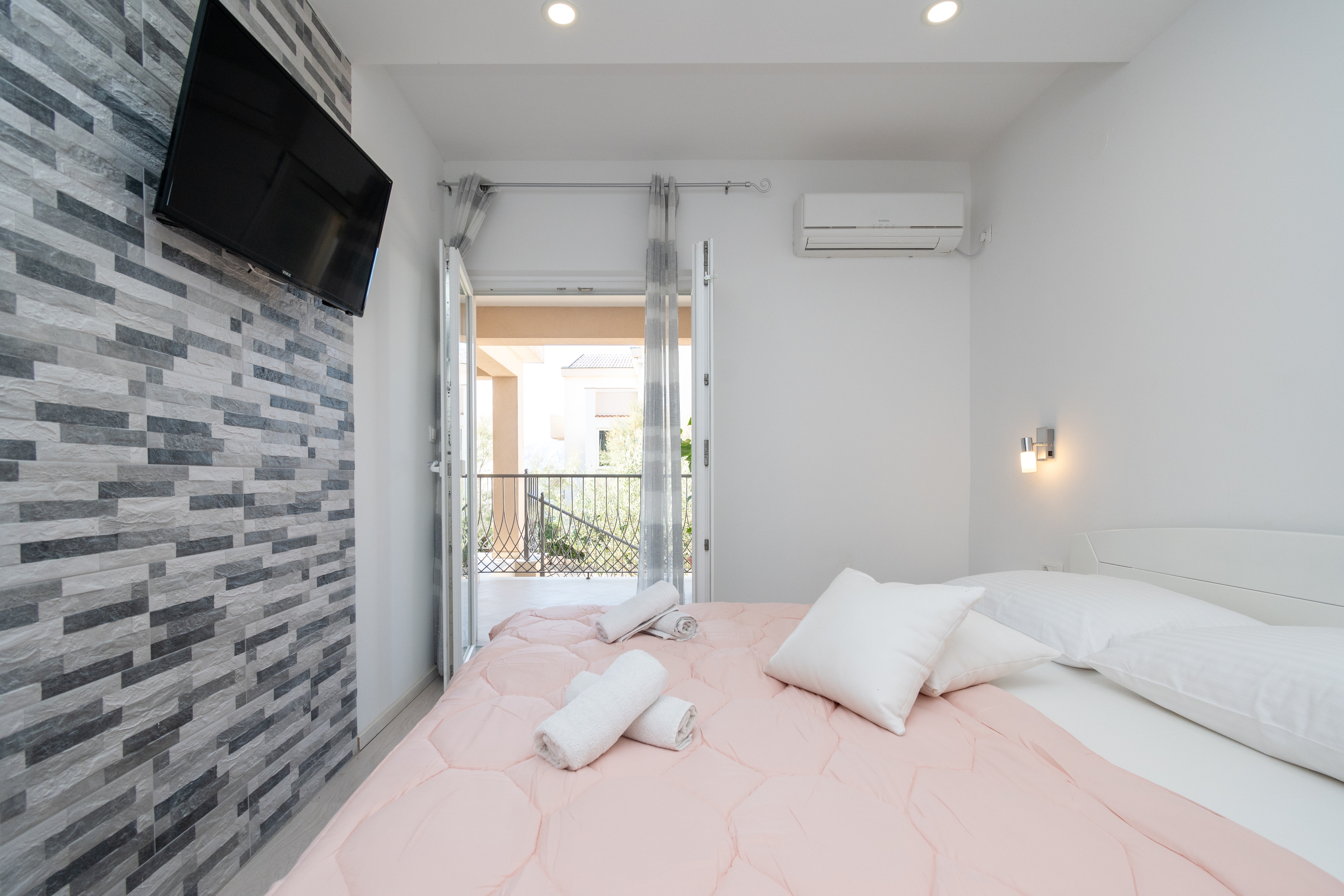 One bedroom apartment with terrace and sea view Zubovići, Pag  A-a