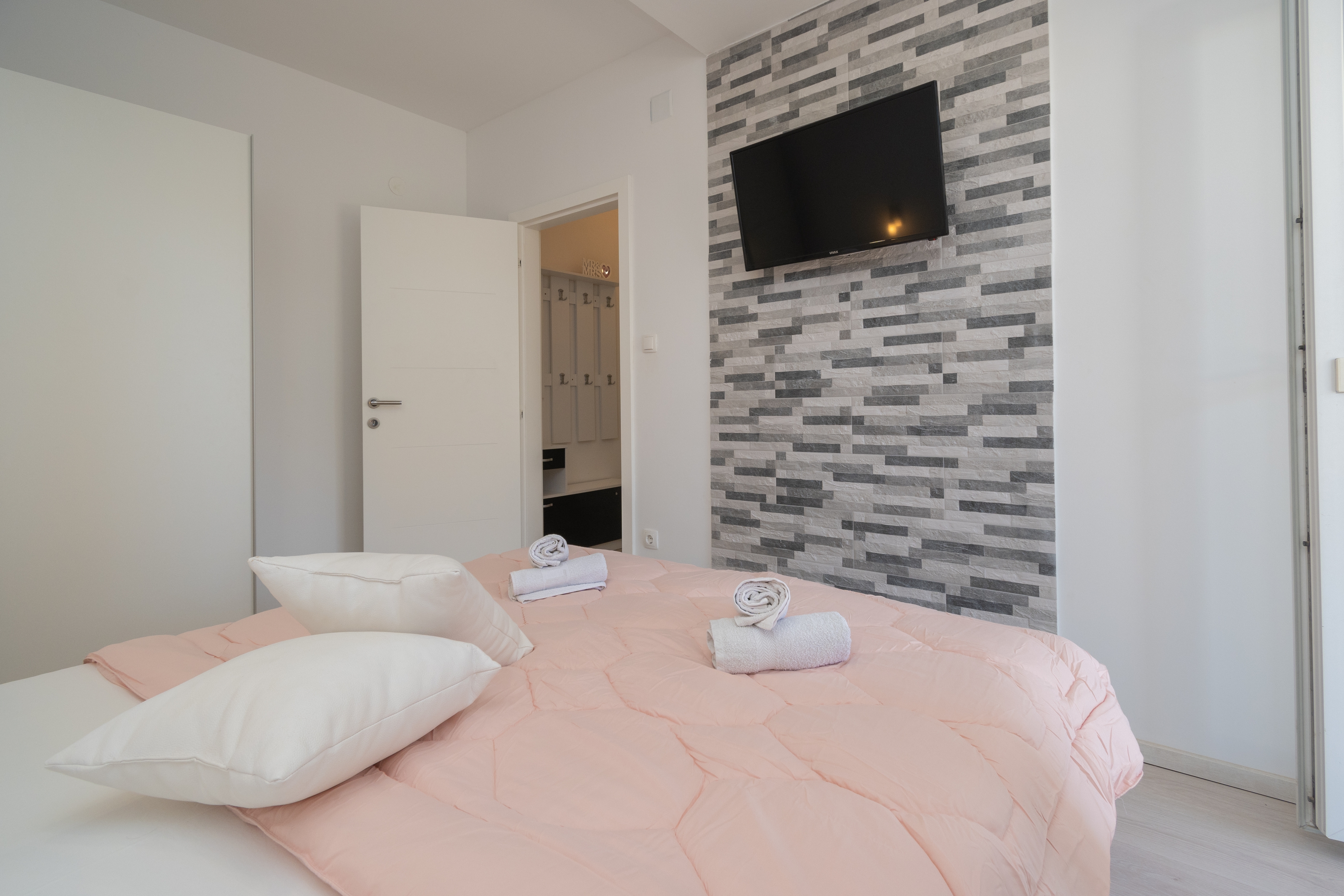 One bedroom apartment with terrace and sea view Zubovići, Pag  A-a