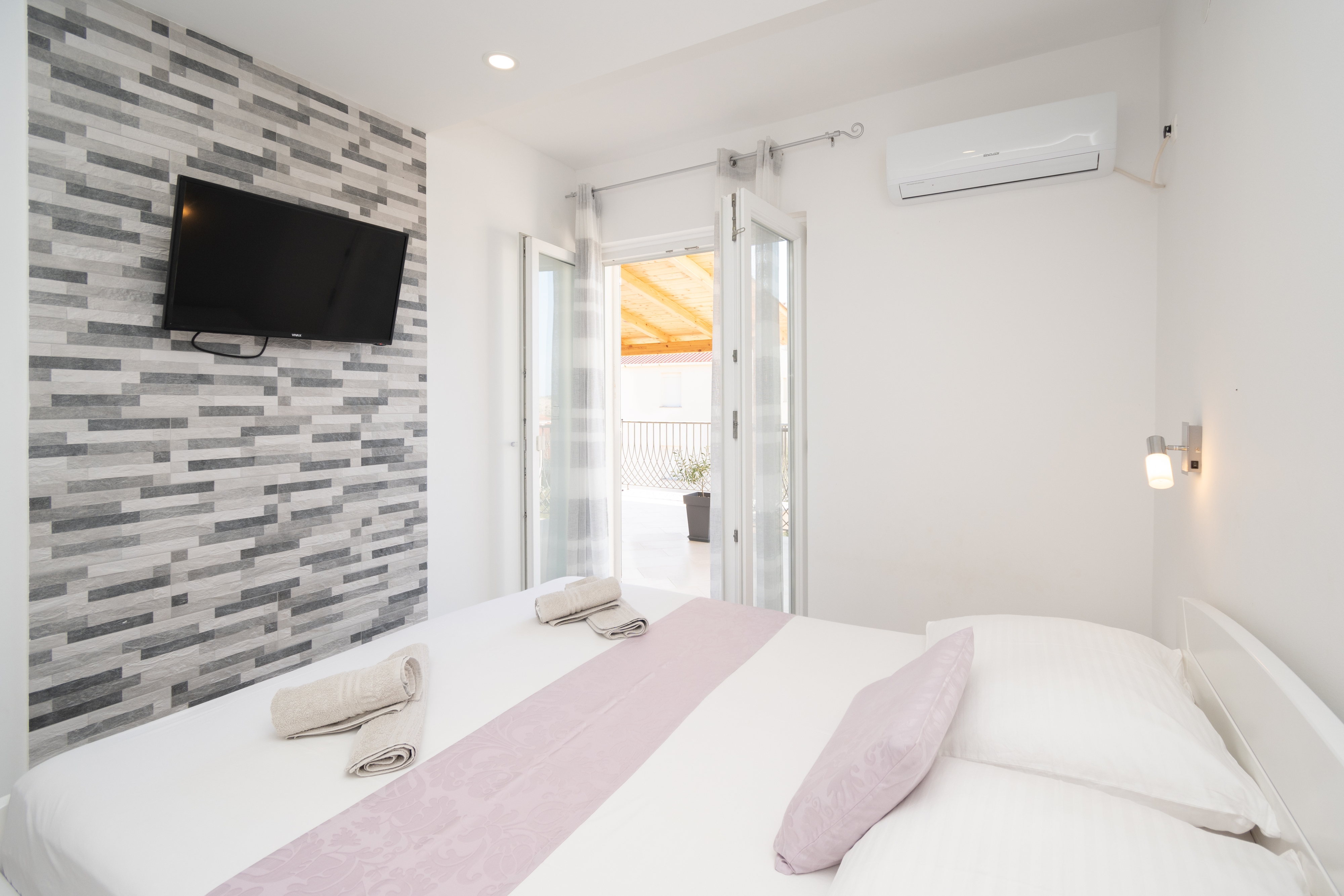 One bedroom apartment with terrace and sea view Zubovići, Pag  A-c