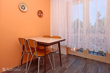 Stara Novalja, Dining room in the apartment, (pet friendly) and WiFi.