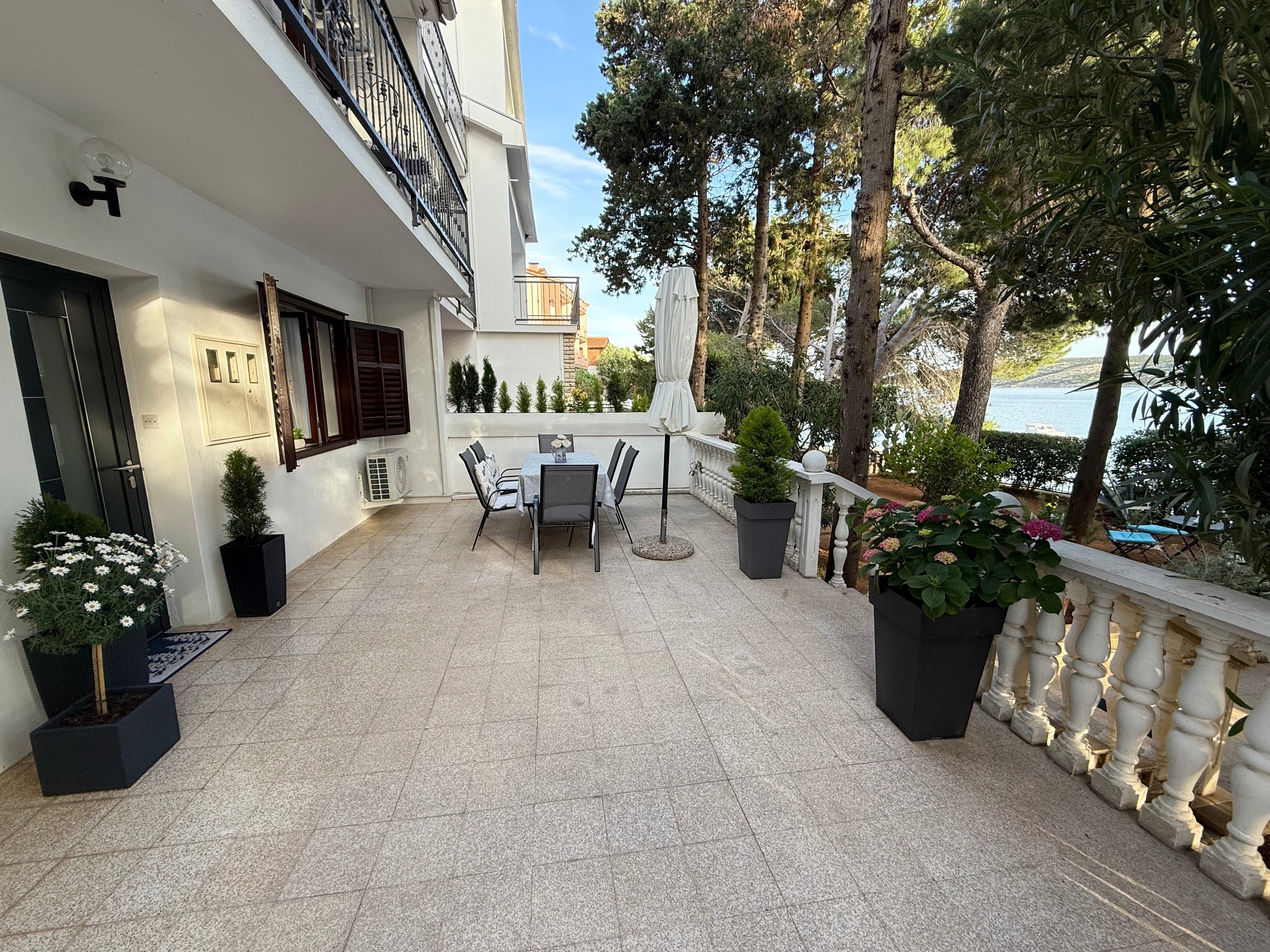 Two bedroom apartment near beach Stara Novalja, Pag  A-a