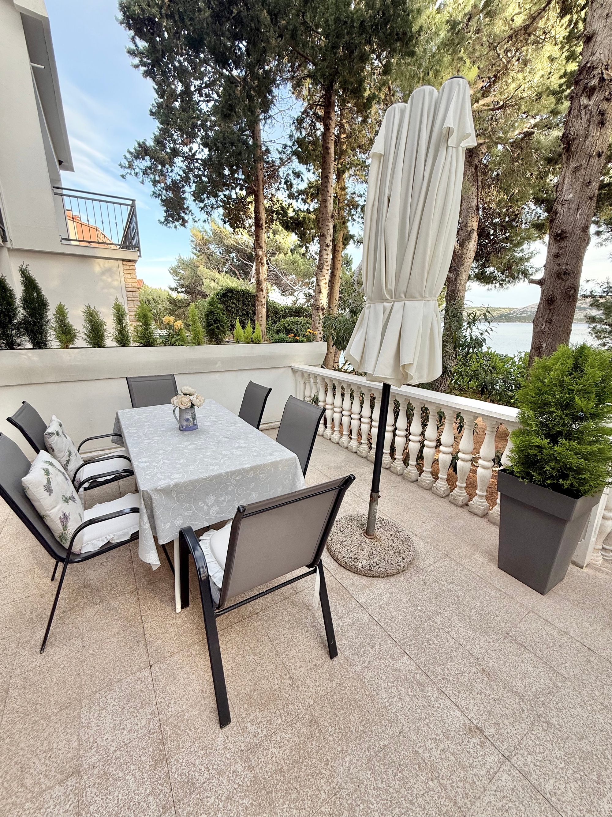 Two bedroom apartment near beach Stara Novalja, Pag  A-a