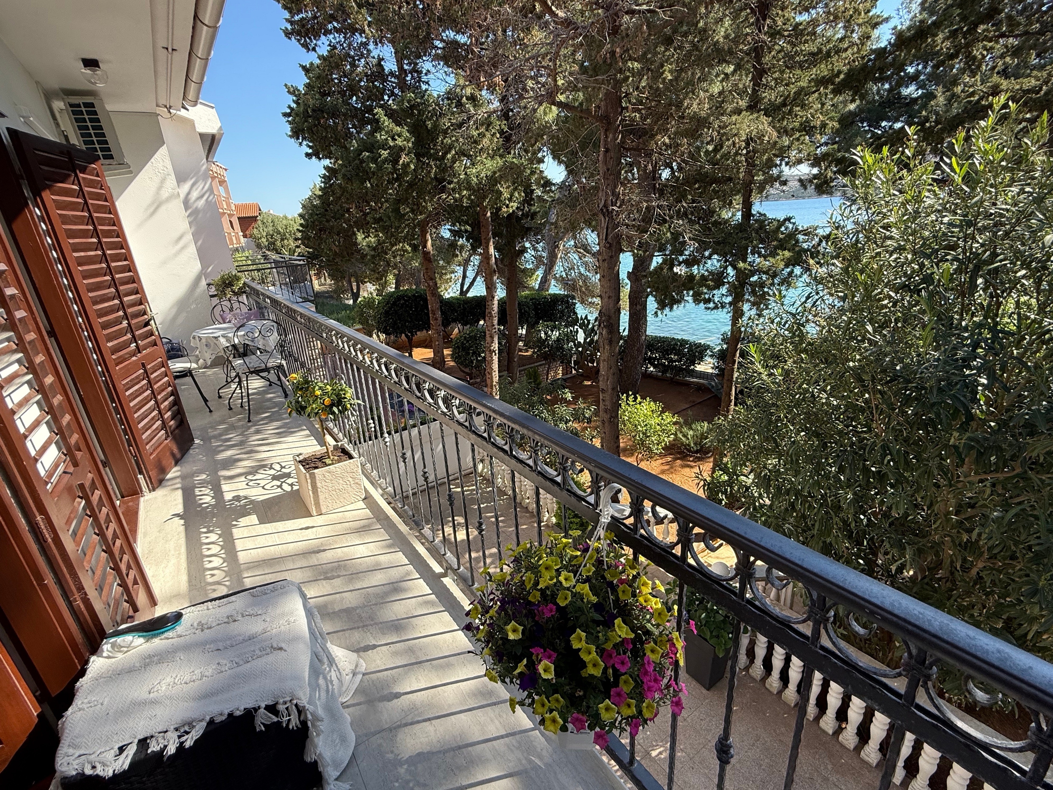 Two bedroom apartment near beach Stara Novalja, Pag  A-b