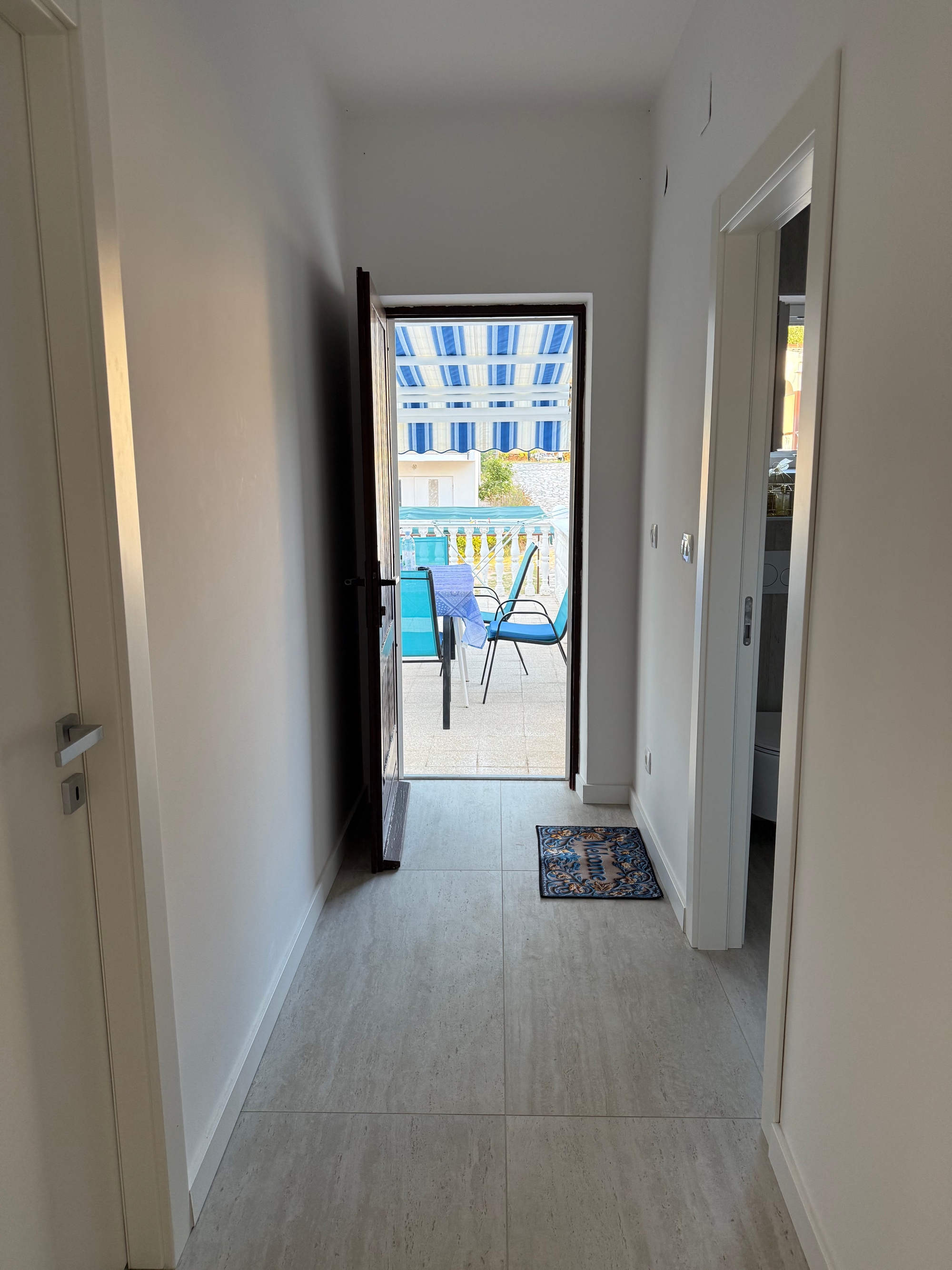 Two bedroom apartment near beach Stara Novalja, Pag  A-b