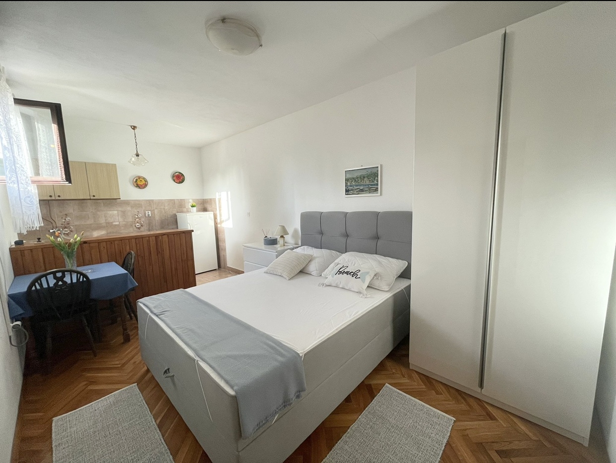 Studio flat near beach Stara Novalja, Pag (AS-4144-a) Studio flat near beach Stara Novalja, Pag (AS-4144-a)