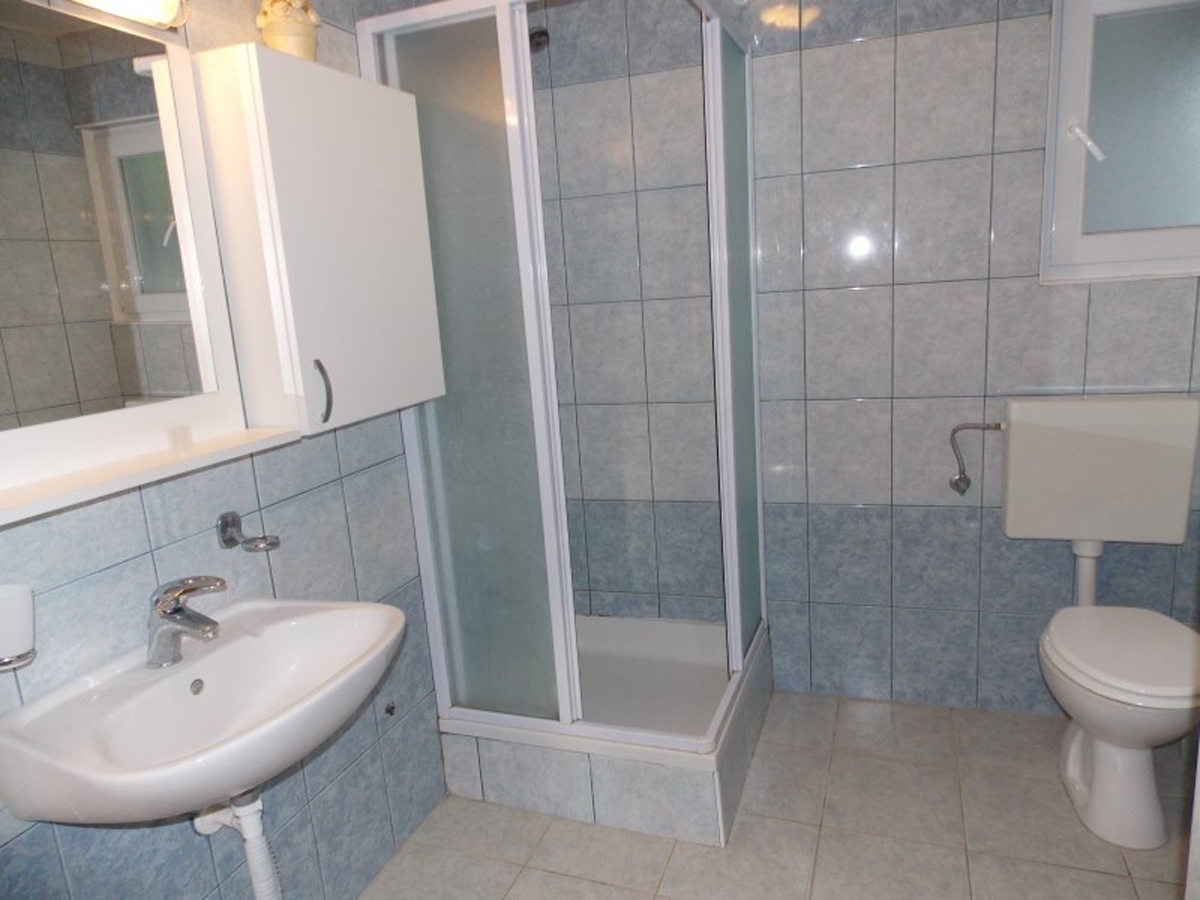 Two bedroom apartment near beach Stara Novalja, Pag  A-b