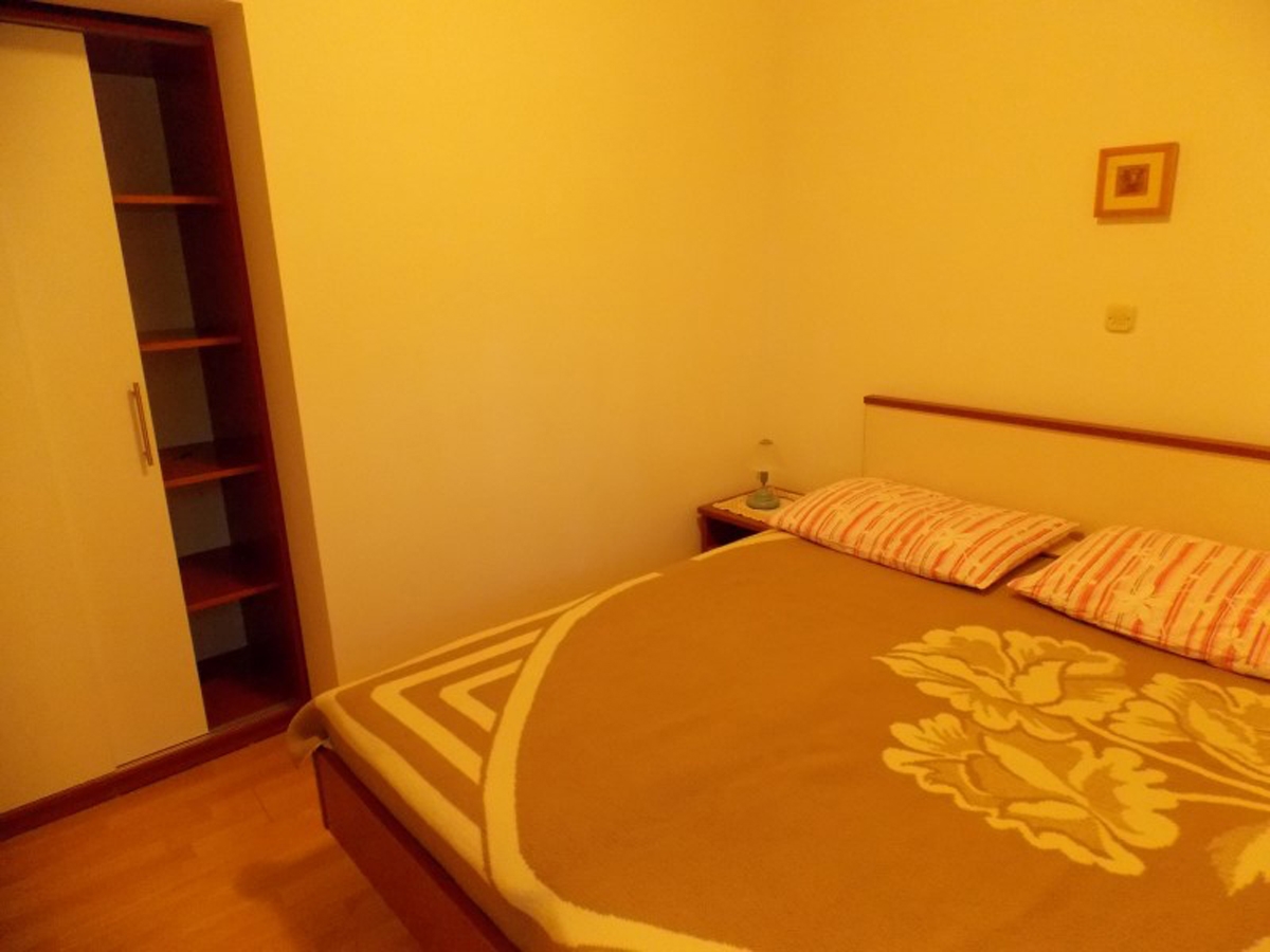 Two bedroom apartment near beach Stara Novalja, Pag  A-b