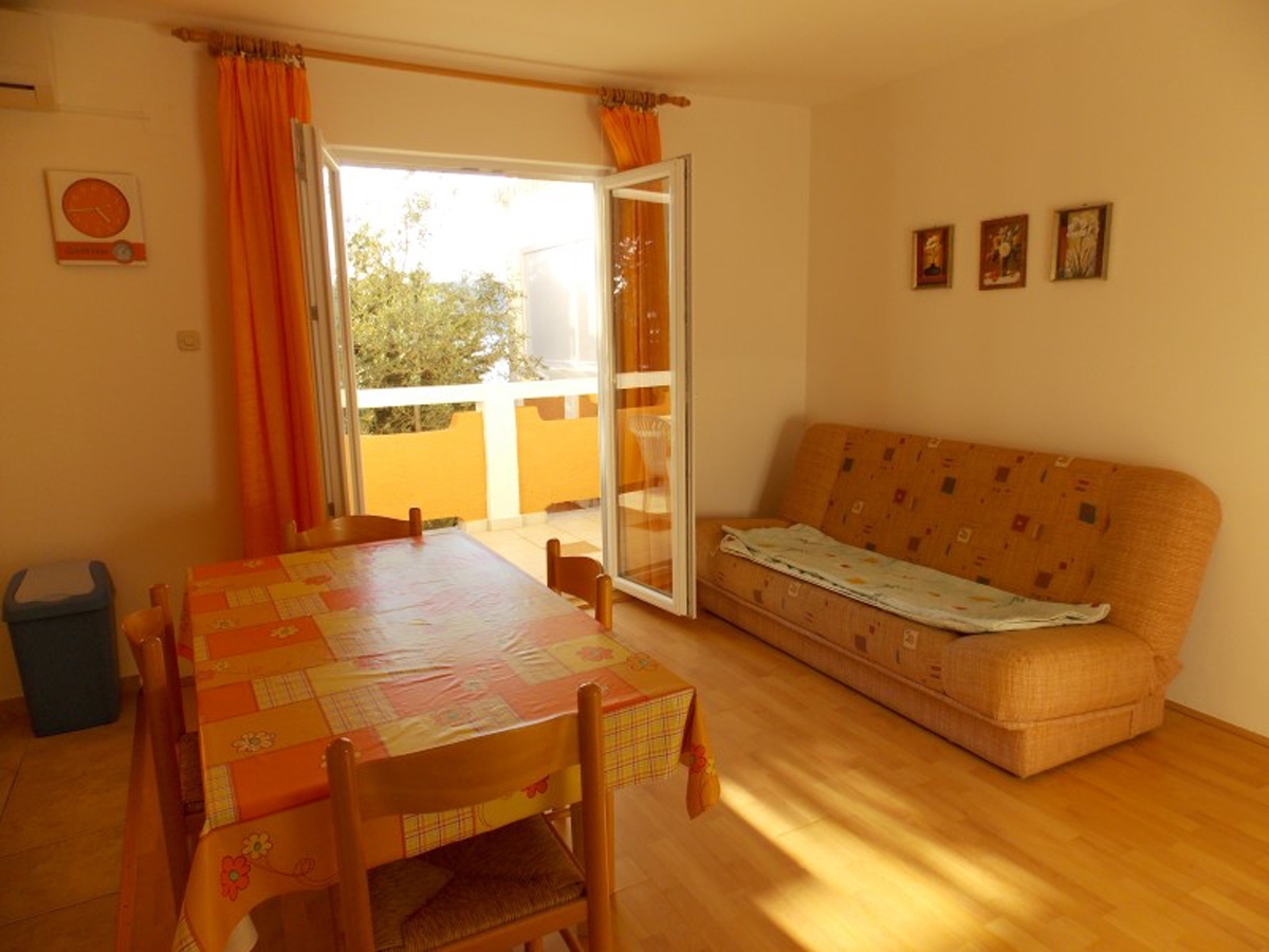 Two bedroom apartment near beach Stara Novalja, Pag  A-b