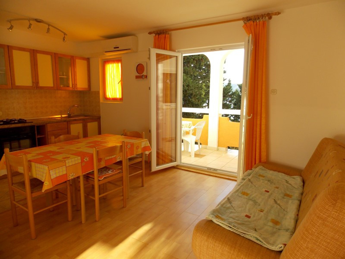 Two bedroom apartment near beach Stara Novalja, Pag  A-b